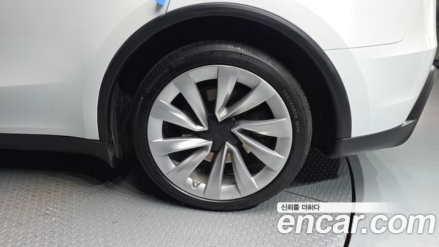 Tesla Model Y 2025 — photo 7