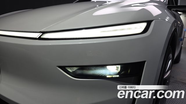 Tesla Model Y 2025 — photo 8