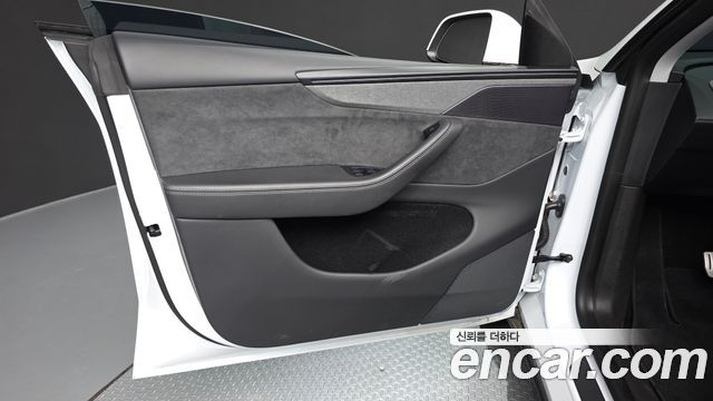 Tesla Model Y 2025 — photo 14