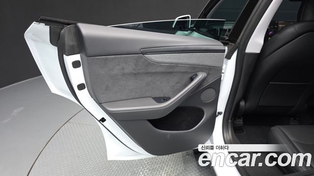 Tesla Model Y 2025 — photo 15