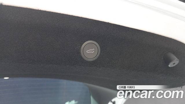 Tesla Model Y 2025 — photo 28