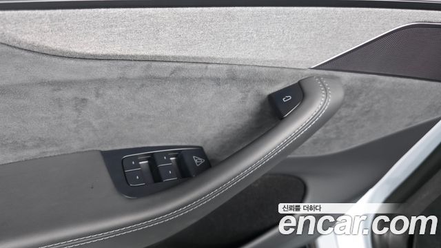 Tesla Model Y 2025 — photo 30