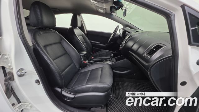 Kia K3 2015 — photo 10