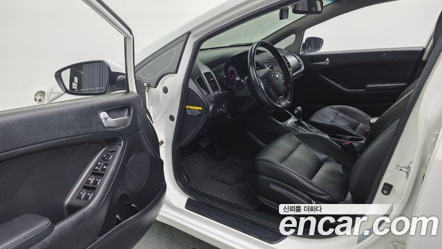 Kia K3 2015 — photo 11