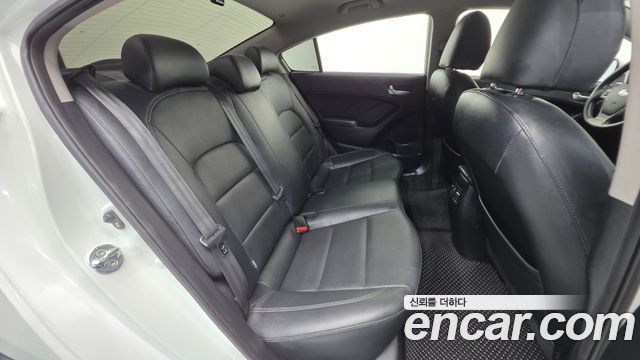 Kia K3 2015 — photo 20