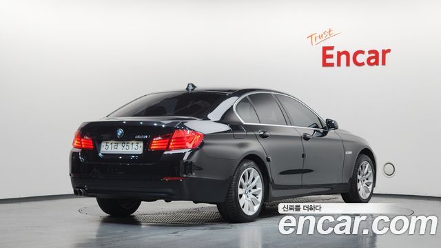 BMW 5-Series 2012 — photo 2