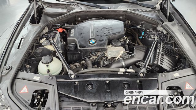 BMW 5-Series 2012 — photo 6