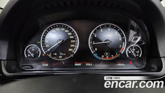 BMW 5-Series 2012 — photo 8