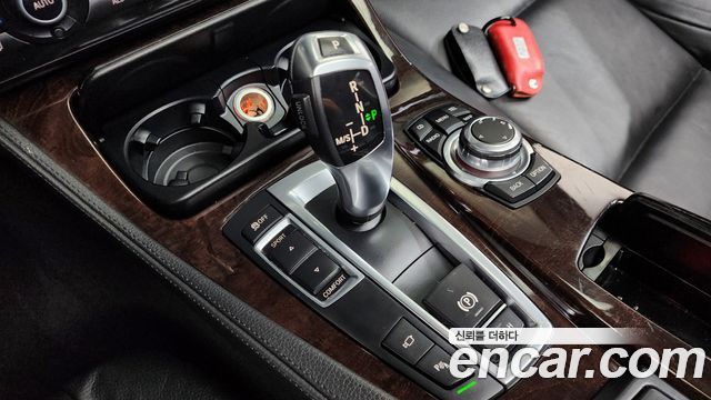 BMW 5-Series 2012 — photo 9