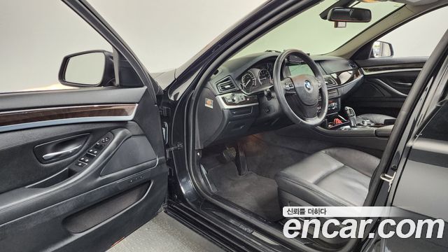 BMW 5-Series 2012 — photo 10