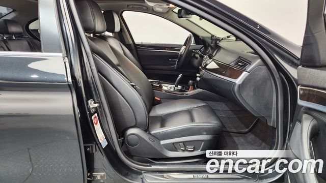 BMW 5-Series 2012 — photo 11