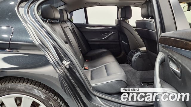 BMW 5-Series 2012 — photo 12
