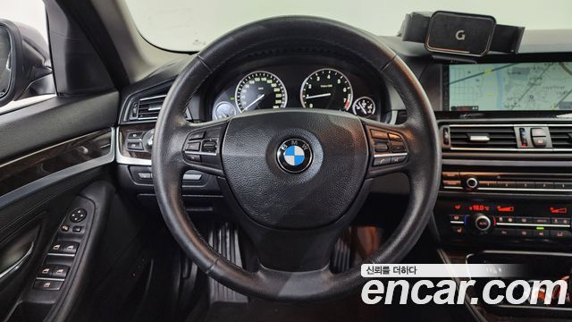 BMW 5-Series 2012 — photo 13
