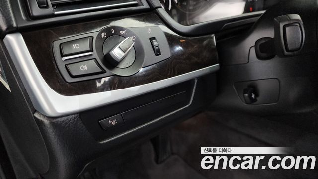 BMW 5-Series 2012 — photo 16