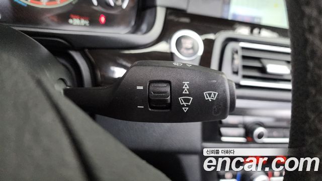 BMW 5-Series 2012 — photo 17