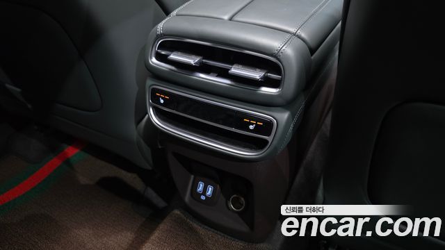 Genesis GV80 2022 — photo 32