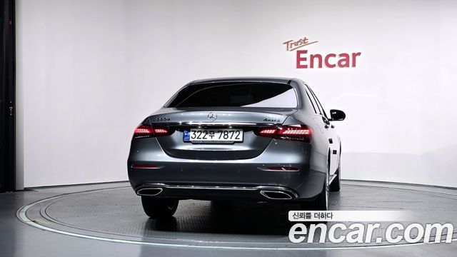 Mercedes-Benz E-Class 2023 — photo 4