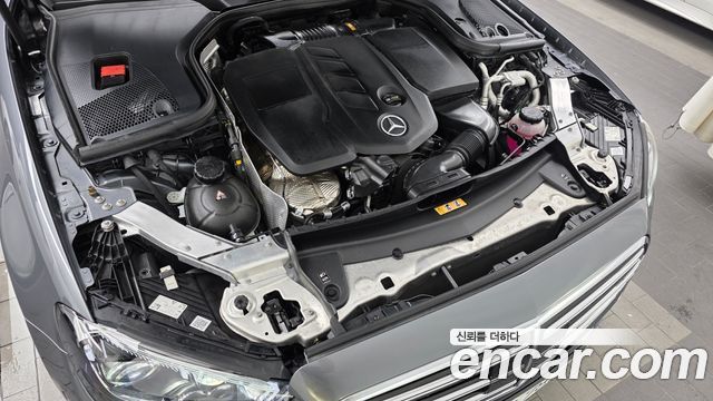Mercedes-Benz E-Class 2023 — photo 6