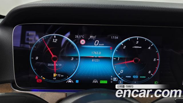 Mercedes-Benz E-Class 2023 — photo 8