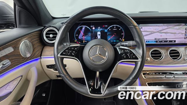 Mercedes-Benz E-Class 2023 — photo 13