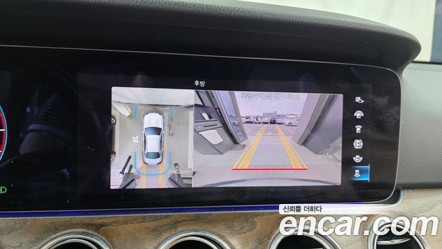 Mercedes-Benz E-Class 2023 — photo 15