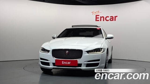Jaguar XE 2018 — photo 3