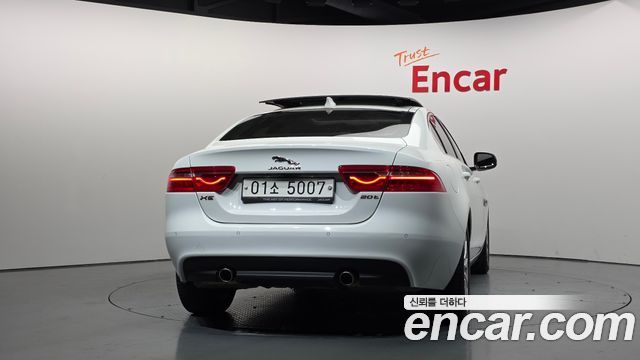 Jaguar XE 2018 — photo 4