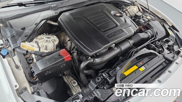 Jaguar XE 2018 — photo 6