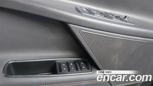 Jaguar XE 2018 — photo 11