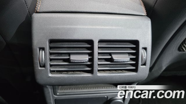 Jaguar XE 2018 — photo 18