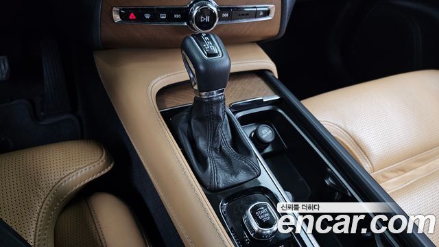 Volvo XC90 2019 — photo 12