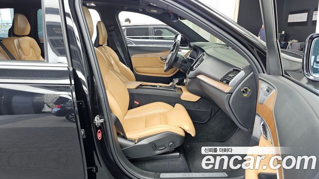 Volvo XC90 2019 — photo 17
