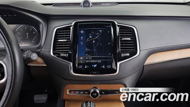 Volvo XC90 2019 — photo 20