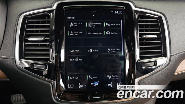 Volvo XC90 2019 — photo 22