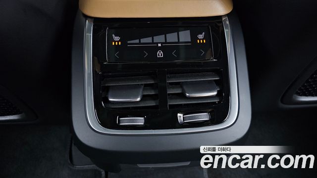 Volvo XC90 2019 — photo 24