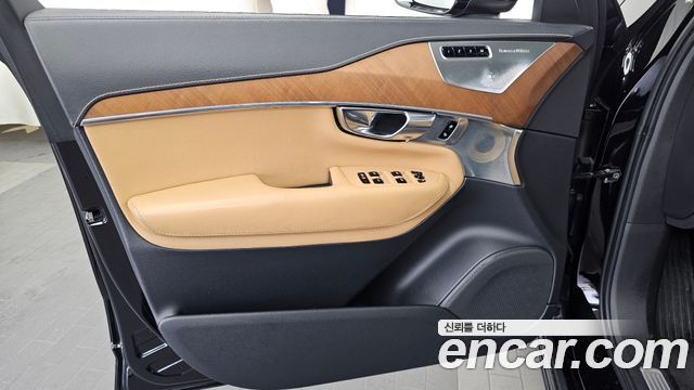 Volvo XC90 2019 — photo 14