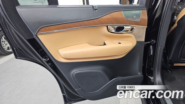 Volvo XC90 2019 — photo 15