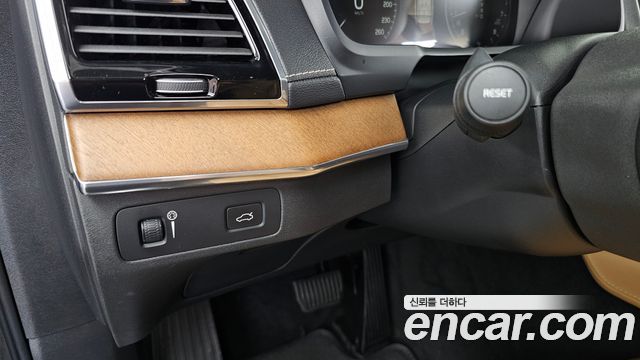 Volvo XC90 2019 — photo 29