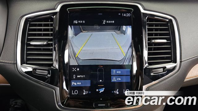 Volvo XC90 2019 — photo 31