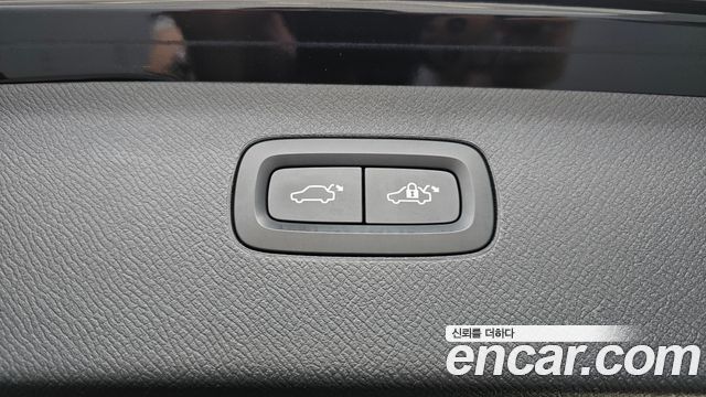Volvo XC90 2019 — photo 32