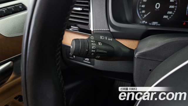 Volvo XC90 2019 — photo 33