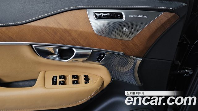 Volvo XC90 2019 — photo 35