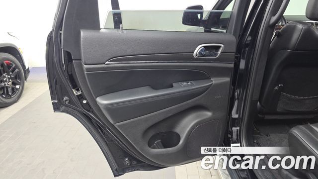 Jeep Cherokee 2018 — photo 15