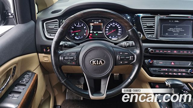Kia Canival 2017 — photo 19