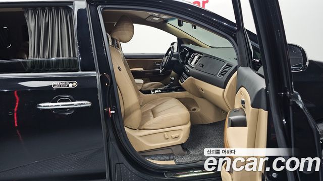 Kia Canival 2017 — photo 16
