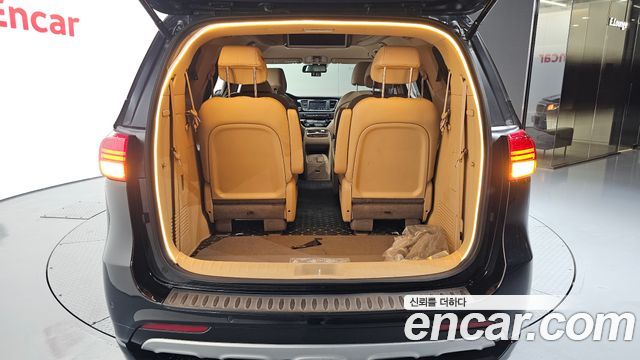 Kia Canival 2017 — photo 31