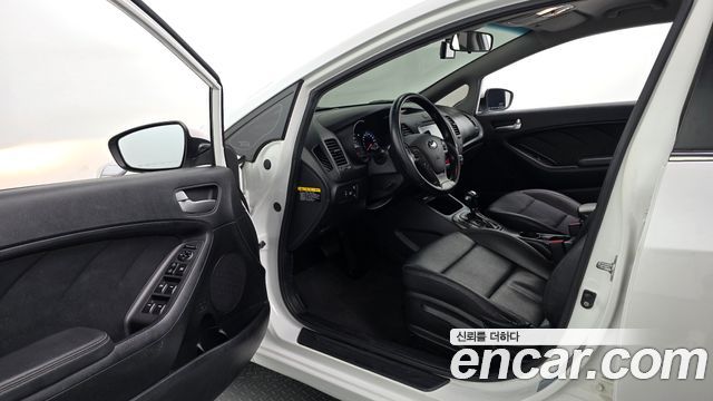 Kia K3 2015 — photo 13
