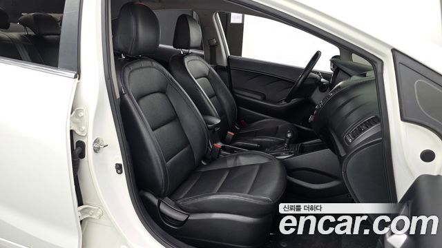Kia K3 2015 — photo 17