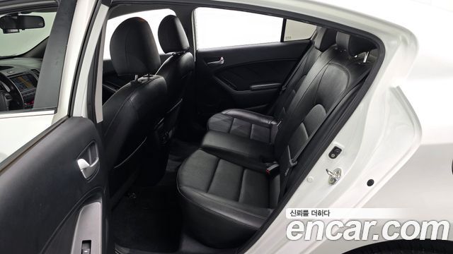 Kia K3 2015 — photo 18