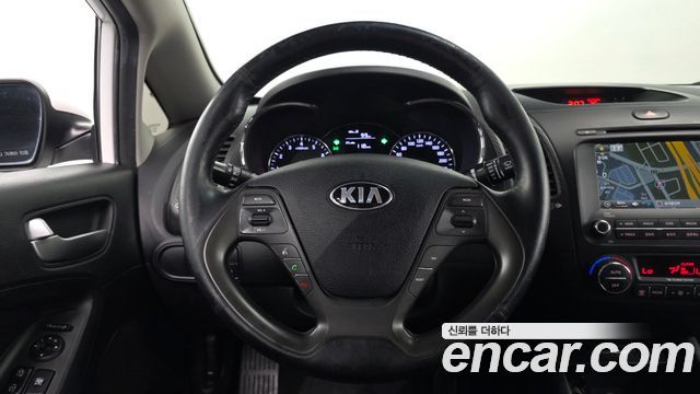 Kia K3 2015 — photo 19
